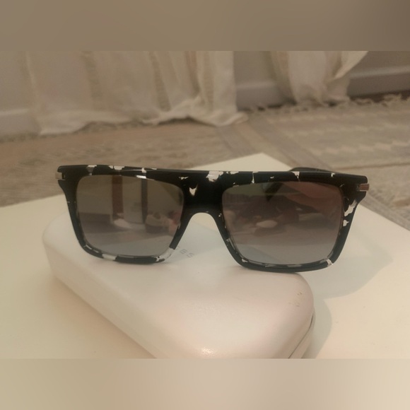 Marc Jacob’s sunglasses - Picture 4 of 9